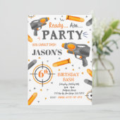 Dart Pistool Verjaardagsuitnodigingen Kaart (Staand voorkant)