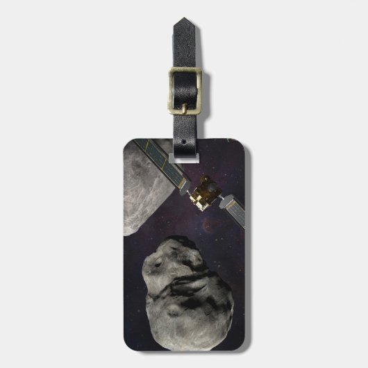 DART-ruimteschip en de Liciacube vóór de botsing Bagagelabel (Voorkant verticaal)