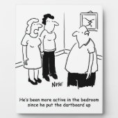 Dartboard in de slaapkamer. Funny Cartoon Fotoplaat (Voorkant)