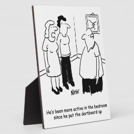 Dartboard in de slaapkamer. Funny Cartoon Fotoplaat