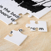 Dartboard in de slaapkamer. Funny Cartoon Legpuzzel (Zijkant)