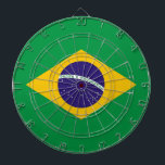 Dartboard met vlag van Brazilië Dartbord<br><div class="desc">Verhoog uw speelkamer met ons exclusieve dartbord met de vlag van Brazilië! Dit dartbord is gemaakt met nauwgezette aandacht voor detail en is meer dan alleen een game-accessoire; het is een viering van de levendige cultuur en levendige concurrentie van Brazilië. Het opvallende ontwerp toont prominent de iconische Braziliaanse vlag, waardoor...</div>