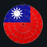 Dartboard met vlag van Taiwan Dartbord<br><div class="desc">Voeg een dynamische flair toe aan uw speelkamer met ons exclusieve dartbord met de vlag van Taiwan! Dit dartbord is gemaakt met nauwgezette aandacht voor detail en is niet alleen een functioneel item; het is een viering van het erfgoed en de culturele trots van Taiwan. Het levendige ontwerp toont prominent...</div>