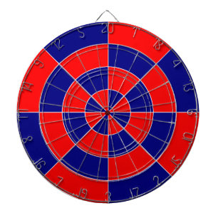 Dartborden met blauw en rood geometrisch ontwerp