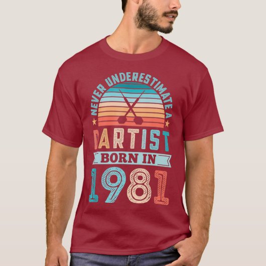 Dartist geboren in 1981 Darts 40th Birthday Retro  T-shirt (Voorkant)