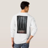 Dartpijlontwerp gecentreerd onder hoog licht t-shirt (Achterkant volledig)