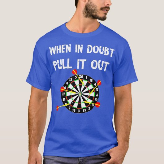 Darts bullseye bij twijfel trek het uit dart t-shirt (Voorkant)
