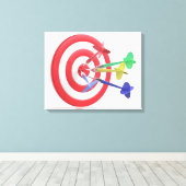 Darts die het midden van dartboard raken canvas afdruk (Insitu (Houten vloer))