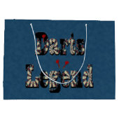 Darts legende de naam op blauwe denim print, groot cadeauzakje (Achterkant)