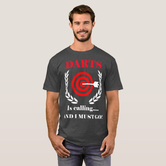 Darts roept en ik moet gaan Darts Lover T-shirt (Voorkant volledig)