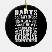 Darts spelen lost de meeste problemen op keramisch ornament (Voorkant)