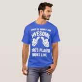 Darts speler Geweldige ziet er grappig uit T-shirt (Voorkant volledig)