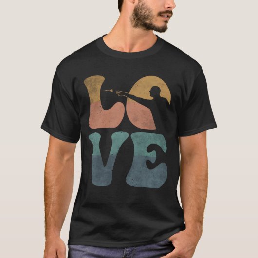 Darts Speler LIEFDE grappig T-shirt (Voorkant)