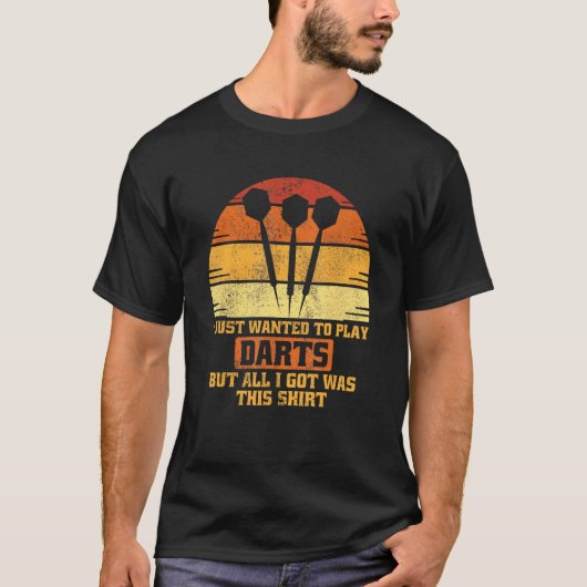 Dartsspeler die pijlen gooit Tip 2 T-shirt (Voorkant)