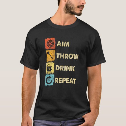 Dartsspeler die pijlen werpt Tip 4 T-shirt (Voorkant)