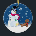 Daschund puppy en Snowman Keramisch Ornament<br><div class="desc">Een kleine Daschundpuppy en zijn Snowman vriend,  oeps! honden zullen honden zijn,  zelfs met Kerstmis! Dit kleine ongeluk zal je Feestdagen ophelderen voor elke Pet minnaar! Doxie doggies regel!</div>