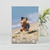Dashing door de Zand Beach Dog Paws Holiday Foto Feestdagenkaart (Staand voorkant)