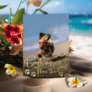 Dashing door het zand-dog strand folie feestdagenkaart