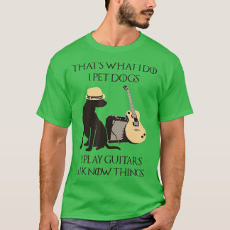 Dat doe ik door honden gitaren te laten spelen en t-shirt