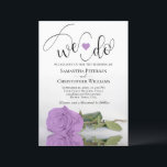 Dat doen we. Elegant Lila Paars Roos Romantic Wedd Kaart<br><div class="desc">Deze mooie huwelijksuitnodiging is romantisch, speels en stijlvol. Het bevat een leuke titel met een schattig hart en een modern script dat "we doen" aan de bovenkant, met alle details hieronder. Onderaan bevindt zich een prachtig, eenzijdig lila paars roos met een lange steel, dat in een zwembad aan de zijkant...</div>