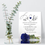 Dat doen we. Elegant Navy Blue Roos Romantic Weddi Kaart<br><div class="desc">Deze mooie huwelijksuitnodiging is romantisch, speels en stijlvol. Het bevat een leuke titel met een schattig hart en een modern script dat "we doen" aan de bovenkant, met alle details hieronder. Onderaan bevindt zich een schitterend eenzijdig blauw roos van de marine met een lange lengte aan de zijkant, dat zich...</div>