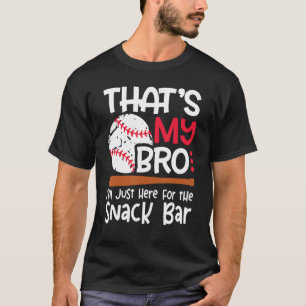 Dat is mijn broer... ik ben hier alleen voor snack t-shirt