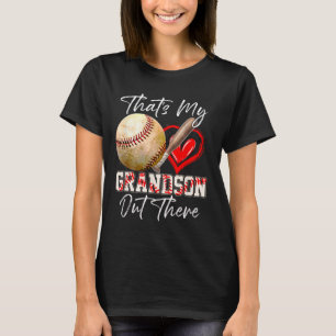 Dat is mijn kleinzoon die daar oma moeders verkoop t-shirt