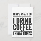 Dat is wat ik doe ik Drink Coffee Funny Caffeine Bedankkaart (Voorkant)