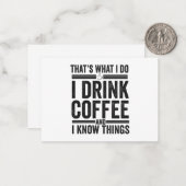 Dat is wat ik doe ik Drink Coffee Funny Caffeine Notitiekaartje (Voorkant / Achterkant in situ)