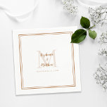 Datum monogram Rustic Brown Servet<br><div class="desc">Eenvoudig, minimalistisch en chic bruiloft-cocktailservet van vierkante papieren heeft een modern design met een dubbele rand in roestbruin op een scherpe witte achtergrond. Dit moderne, eenvoudige ontwerp biedt tijdloze, klassieke verfijning. Pas de namen aan die in bruin elegant manuscript worden voltooid dat op een modern initiaal in een coördinerende lichtere...</div>