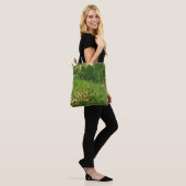 Daubigny's Garden van Vincent van Gogh, Le Jardin Tote Bag (Op model)