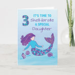 Daughter 3rd Birthday Sparkly look Mermaid Kaart<br><div class="desc">Op de derde verjaardag van je dochter zal deze leuke zeemeerkaart haar plezier doen! Met paars, blauwgroen, roze en blauw heeft een zeemeermin digitaal sparkles gemaakt op haar staart, haar en op de schelpen. Een groot nummer 3 vertelt het verhaal van haar geboortejaar - als je je zeer speciale kleine...</div>