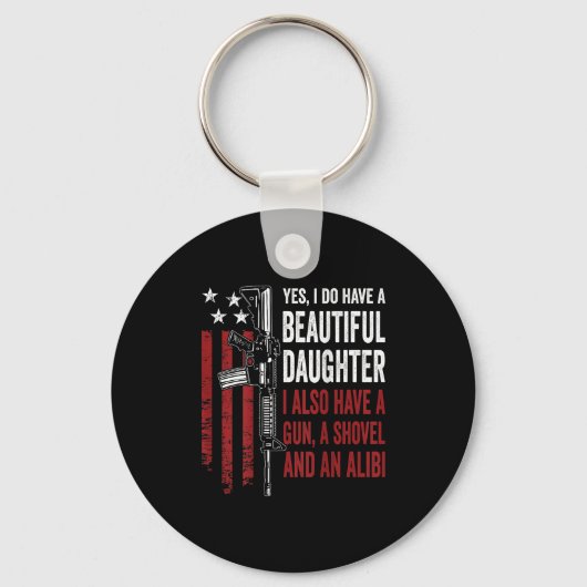 Daughter Gun Shovel Alibi - Funny Mom Dad Guns Jok Sleutelhanger (Voorkant)