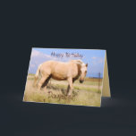 Daughter Happy Birthday Palomino-paardenkaart Kaart<br><div class="desc">Een mooi palominopaard staat in een windvrustige weide.  Een ander uitzicht van het paard staat op de achterkant van de kaart.</div>