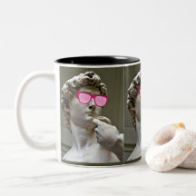 David draagt roos gekleurde glazen