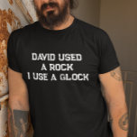 David gebruikte een steen Ik gebruik een Glock T-shirt<br><div class="desc">Dit ontwerp kan op het gebied worden gepersonaliseerd dat door de foto en/of tekst te veranderen wordt verstrekt. Of het kan worden aangepast door te klikken deze Sjabloon personaliseert en dan de klik te kiezen om verdere optie aan te passen en de kleur van de achtergrond te schrappen of te...</div>