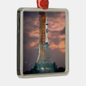 Dawn breekt achter ASTP Saturn IB CDDT Metalen Ornament (Rechts)