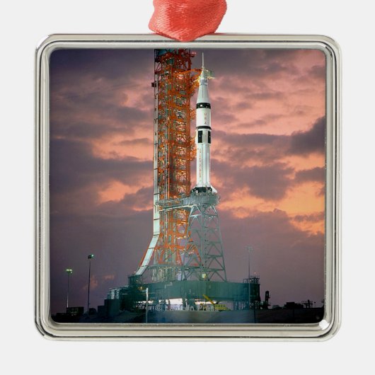 Dawn breekt achter ASTP Saturn IB CDDT Metalen Ornament (Voorkant)