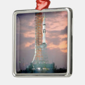 Dawn breekt achter ASTP Saturn IB CDDT Metalen Ornament (Links)
