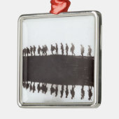 Dawn March Metalen Ornament (Links)