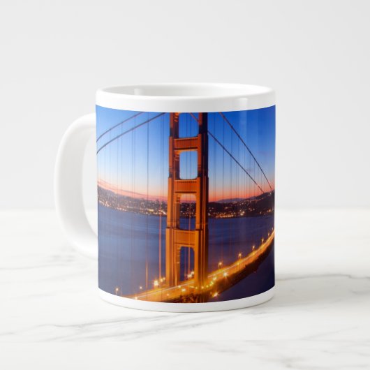 Dawn over San Francisco en Golden Gate Bridge. Grote Koffiekop (Links)