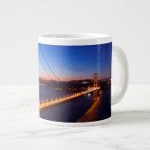 Dawn over San Francisco en Golden Gate Bridge. Grote Koffiekop (Voorkant rechts)
