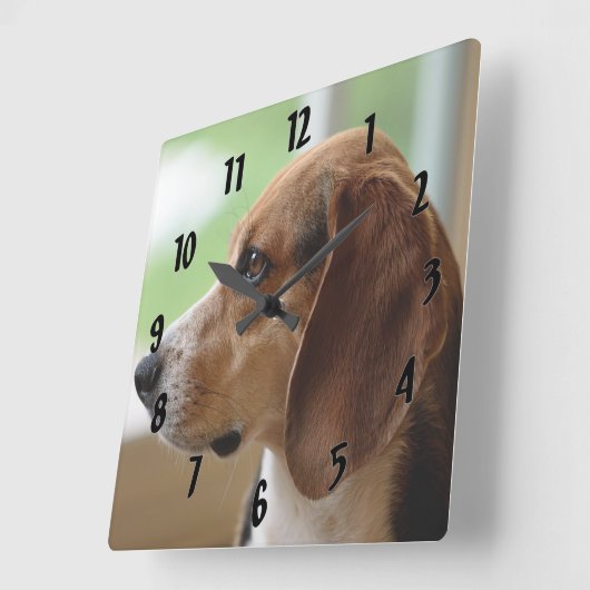 Day Dreaming Beagle Vierkante Klok (Hoek)