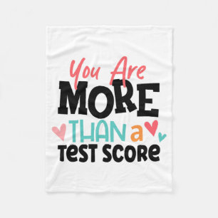 Day Teacher Shirt Je bent meer dan een test score  Fleece Deken