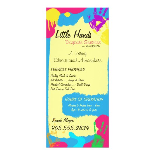 Daycare Promotionele Flyer - Kleurrijke Hand Print Reclamekaart (Achterkant)