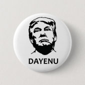 Dayenu Trump Button (Voorkant)