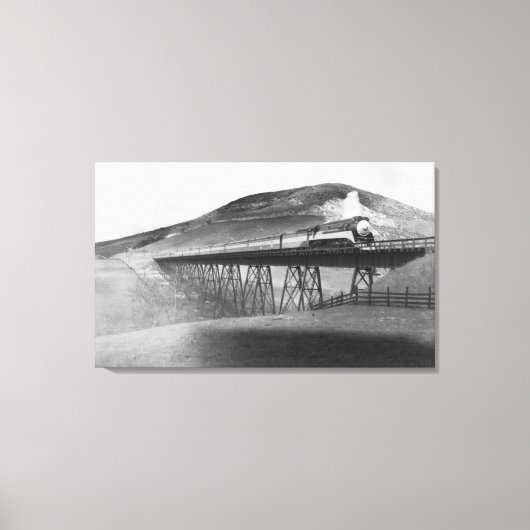 Daylight Limited Railroad over Tressel Canvas Afdruk (Voorkant)