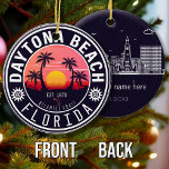 Daytona Beach Florida Retro Sunset Souvenirs 80s Keramisch Ornament<br><div class="desc">Daytona Beach Florida Vintage 60s Souvenirs. Daytona Beach Florida - Retro Tropical Palm Tree 60s Het  ontwerp van Souvenirs maakt een geweldig kerstcadeau of kerstcadeau voor fans van het strand van Daytona Beach. Het retro zomervibe ontwerp is een perfect cadeau voor reisliefhebbers en liefhebbers van tropische bestemmingen.</div>