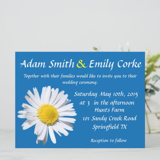 Dazzling Blue Daisy Wedding Invitation Kaart (Staand voorkant)
