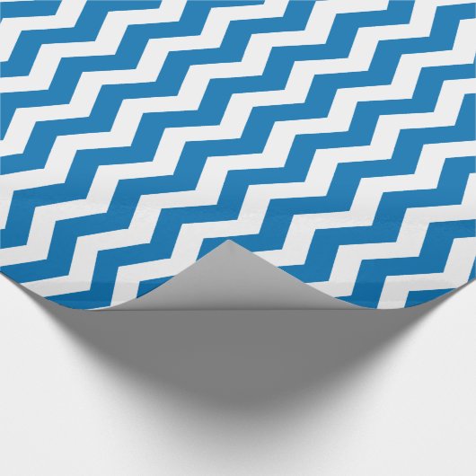 Dazzling Blue & White Chevron Pattern Cadeaupapier (Hoek)